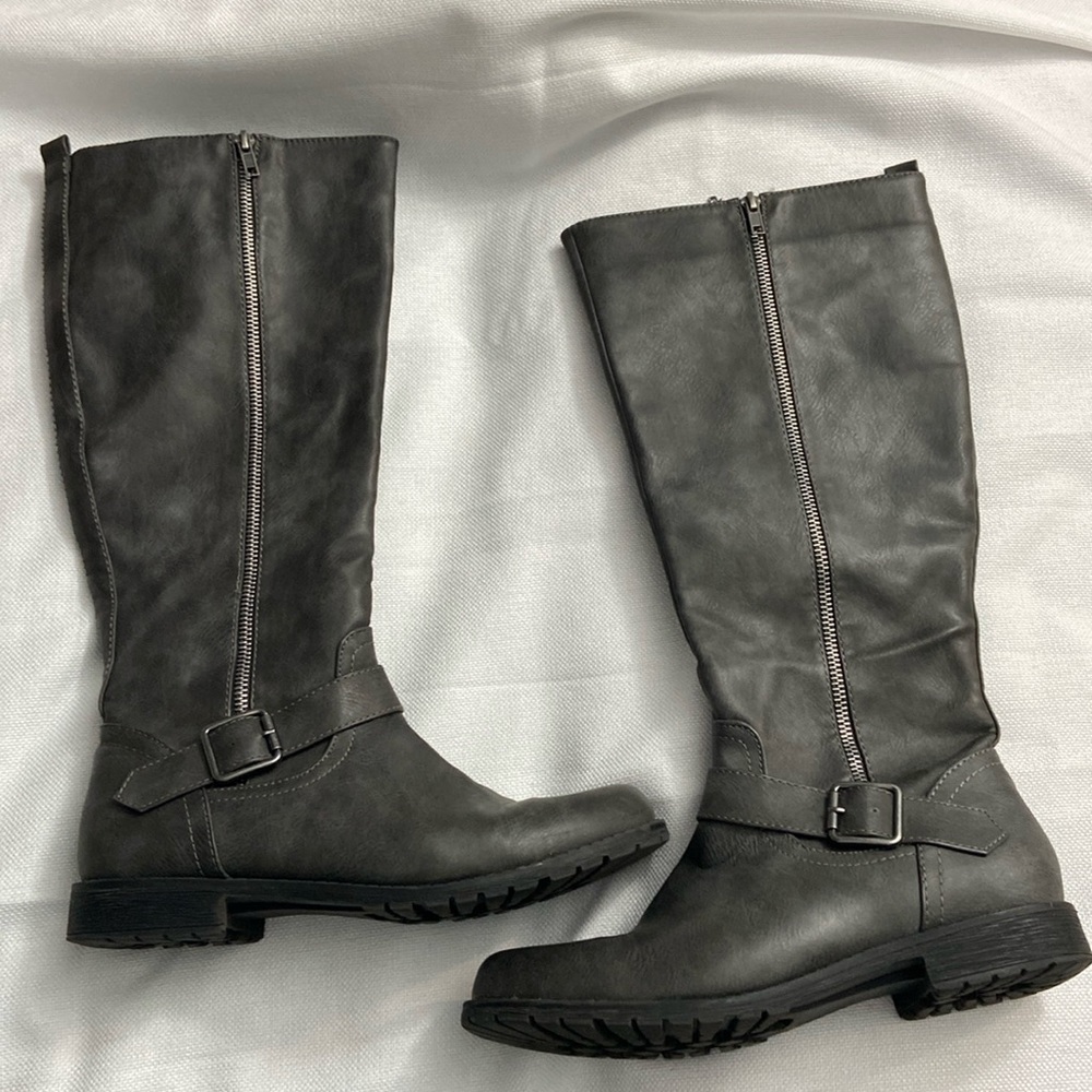 Tall, gray women’s boots, size 10